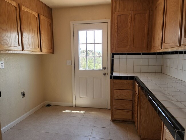 Building Photo - Large manufactured home in Topaz Ranch Estates