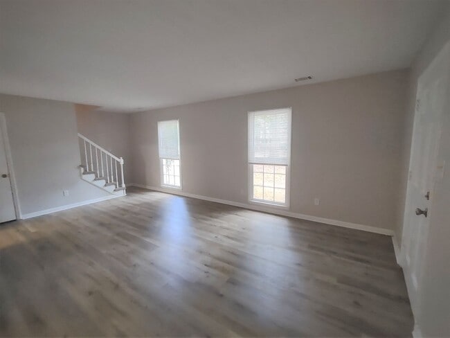 Building Photo - Pristine Duplex Home Located in the Lincol...