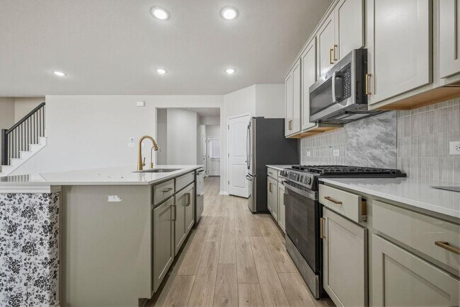 Building Photo - 245 Leeland Dr