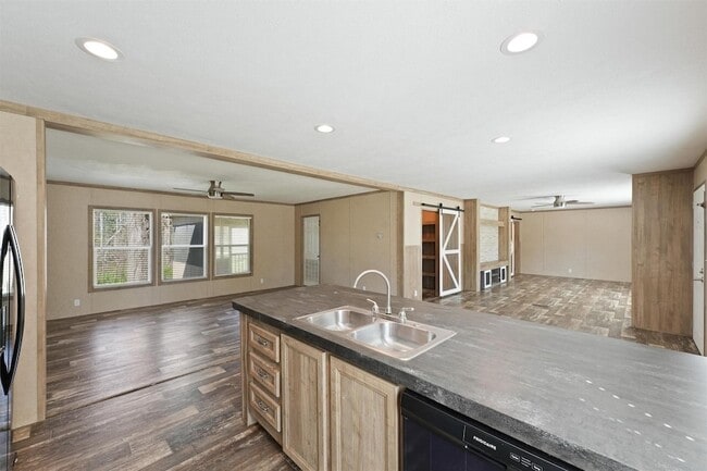 Building Photo - 11744 Padok Rd