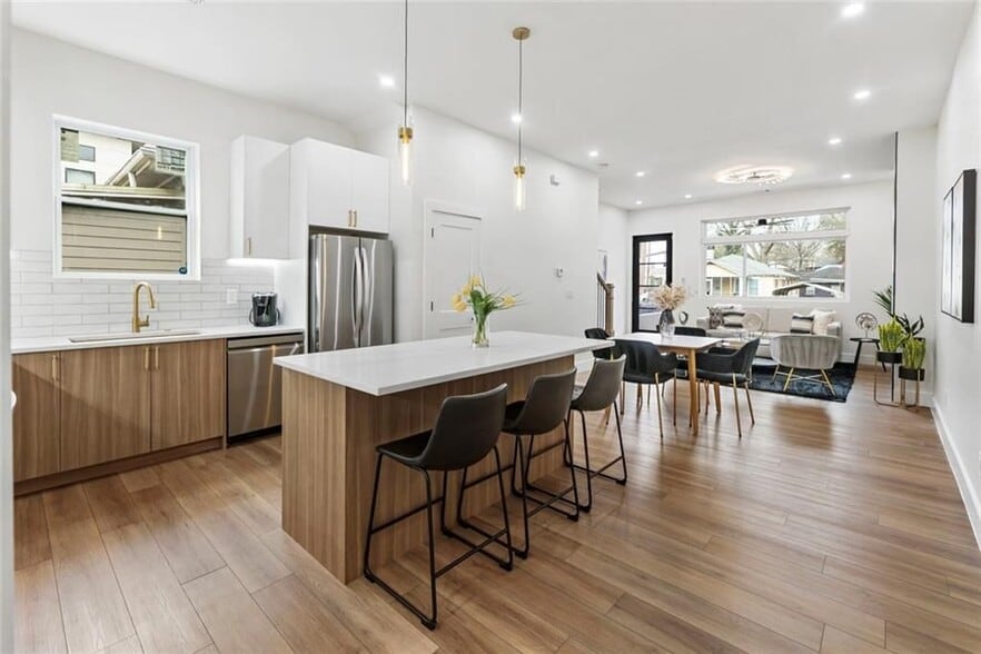 Building Photo - 582 Hope St SW