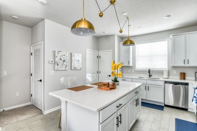 Building Photo - 1063 Farwell St