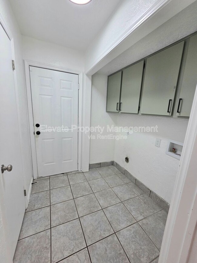 Building Photo - 530 Westwood Ct
