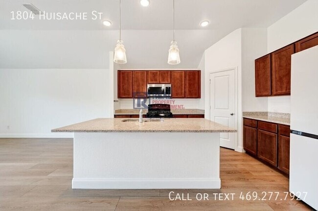 Building Photo - 1804 Huisache St