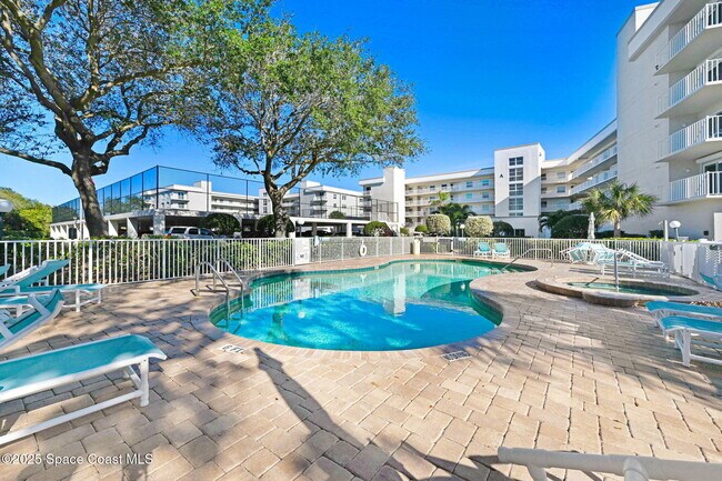 Building Photo - 8700 Ridgewood Ave