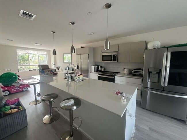 Building Photo - 2 bedroom in Aventura FL 33180