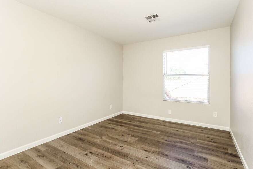 Building Photo - 14317 N 75th Dr