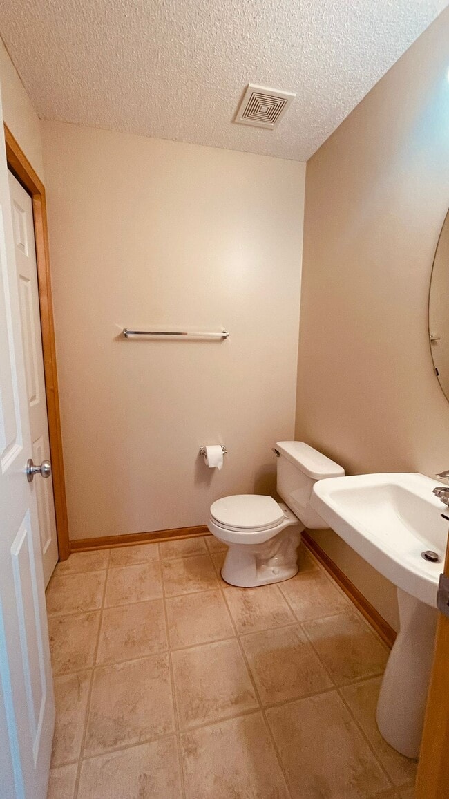 Guest Bathroom - 6583 Linwood Drive