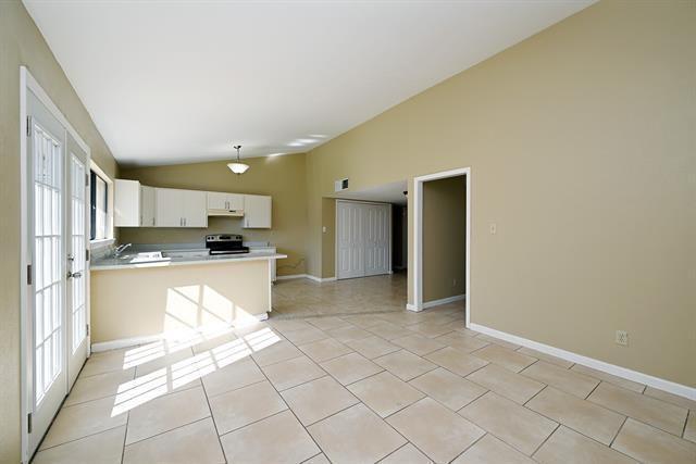 Building Photo - 4325 Ireland St