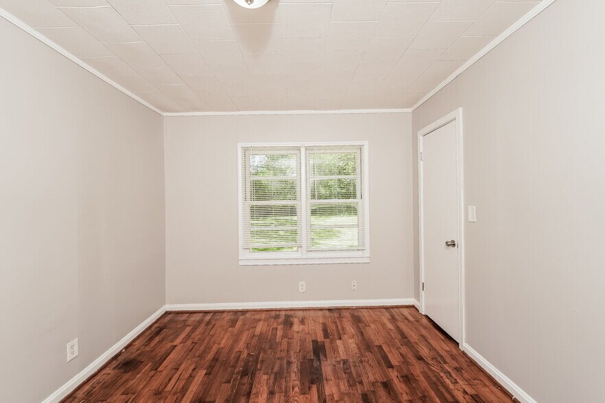 Building Photo - 711 Sunny Ln Dr NE