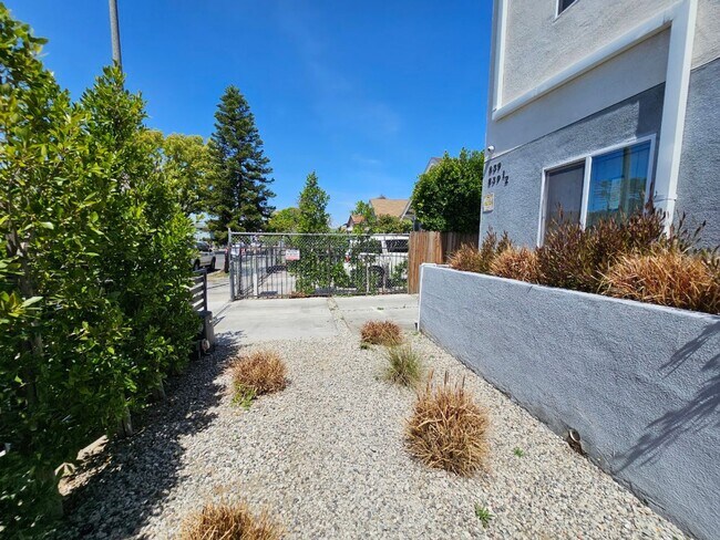 Building Photo - 32(839)