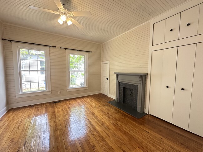 Building Photo - 317 E Wilson Ave