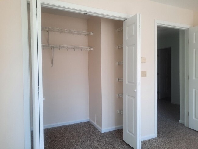 Building Photo - 3BR/2.5BA Townhouse Available July 1st!!! - Great Residential Neighborhood!!