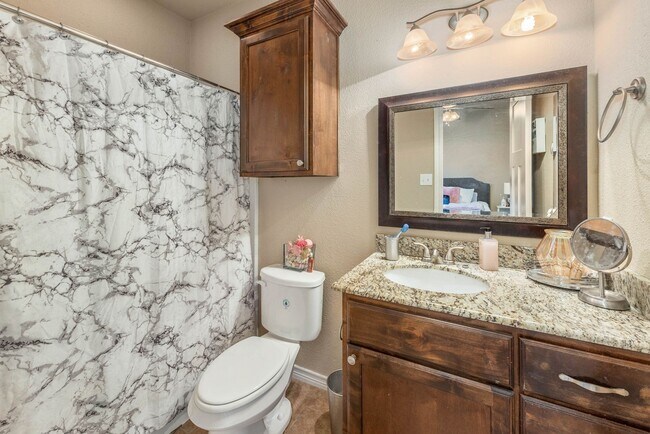 Building Photo - AUGUST 2026 PRE-LEASE!! 4/4 in University Heights