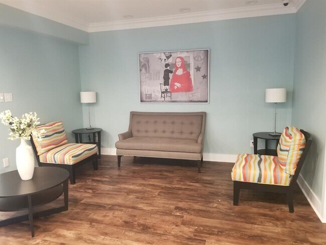 Building Photo - 935 La Posada Dr