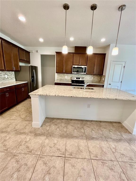 Building Photo - 14815 Milfoil Ave