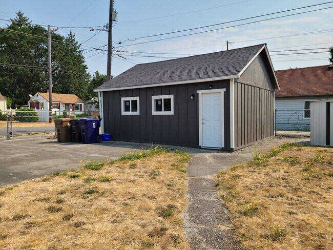 Building Photo - Beautifully Updated South Tacoma 3 Bedroom