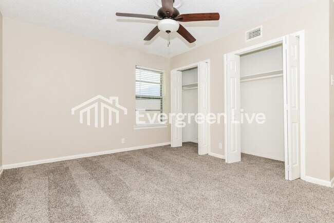 Building Photo - 3504 Hilton Dr