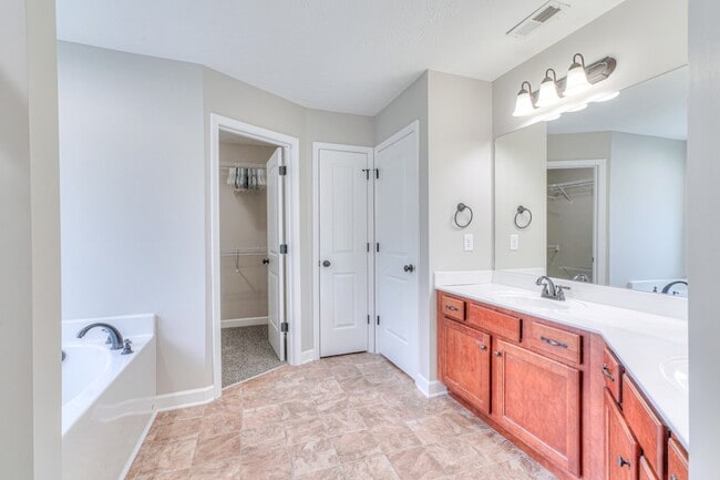 Building Photo - 1485 Round Rock Dr