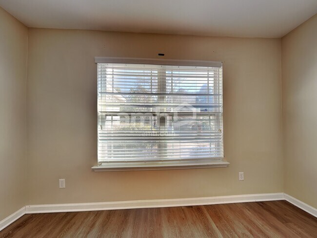 Building Photo - 116 Spring Lakes Dr