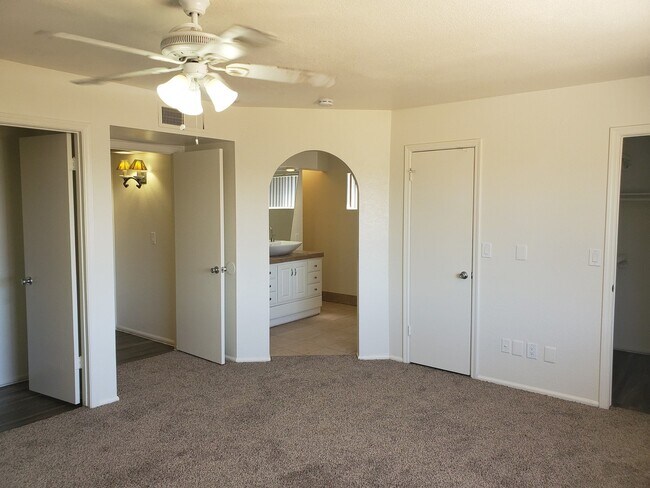 Building Photo - No HOA! North Phoenix 3 Bedroom Home with Large Yard & Garage