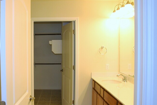 Building Photo - 213 Paint Creek Ln