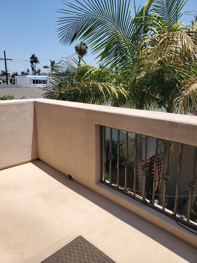 Building Photo - Elegant Coronado Village Home