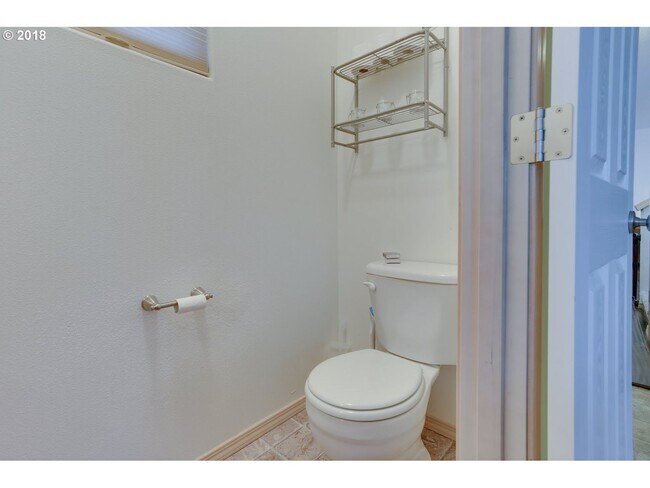 Building Photo - Charming North Portland 3 Bed 2.5 Bath Ken...