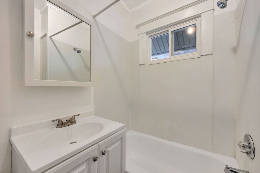 Building Photo - 2243 Hannaford Ave