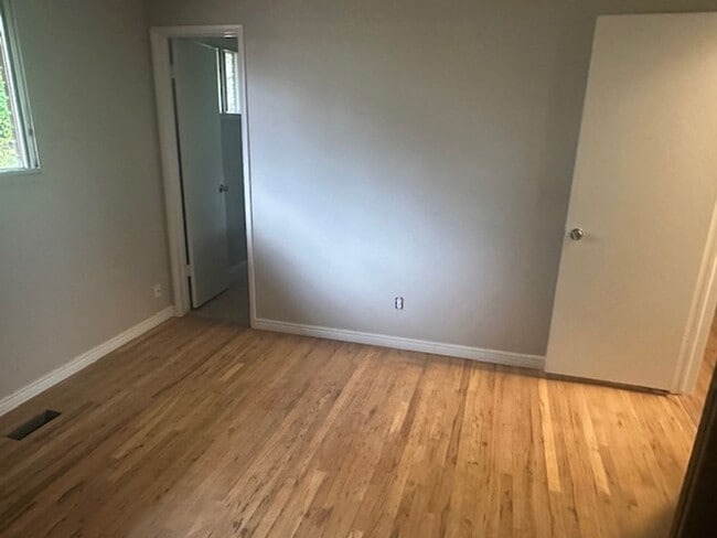 Building Photo - East Layton Home with Beautiful Landscapin...