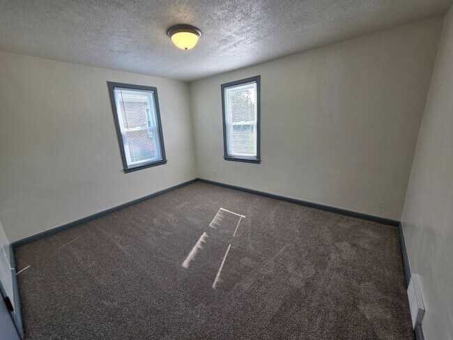 Building Photo - 753 Appleton Rd