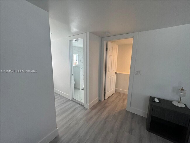 Building Photo - 1904 SW 28th St