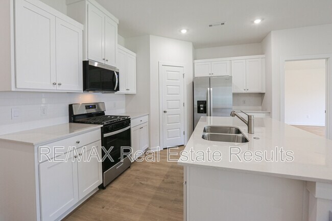 Building Photo - 203 Collie Ave
