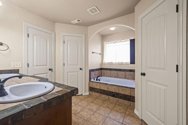 Building Photo - 1809 SW Sequoia St