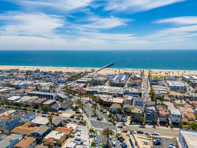 Building Photo - Classic Hermosa Beach Home!