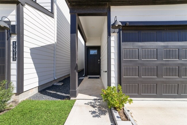 Building Photo - 12315 Churchill downs Dr