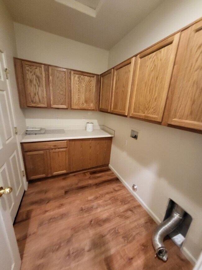 Building Photo - 1267 Quail Run Dr