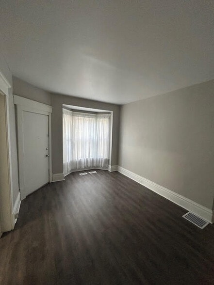  - 834 Sherman St SE