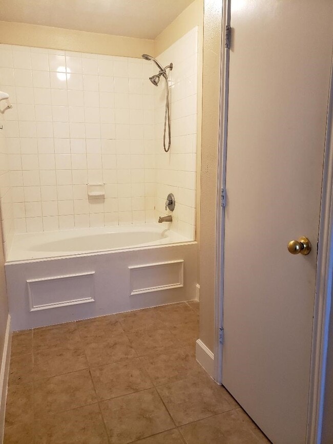 Building Photo - 16123 Catbird Ct