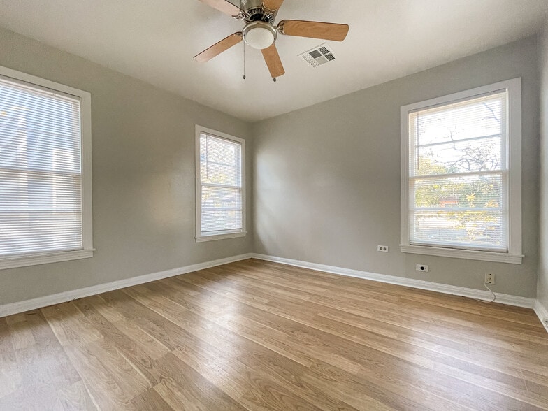 Building Photo - 3719 Parkwood St