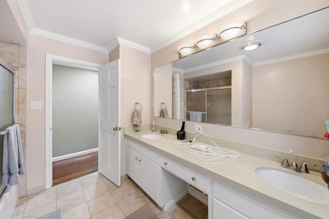 Building Photo - 25 Warmwood Way