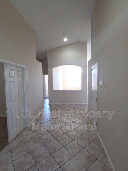 Building Photo - 26858 China Dr