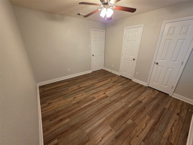 Building Photo - 3011 Crescent Oaks Park Ln