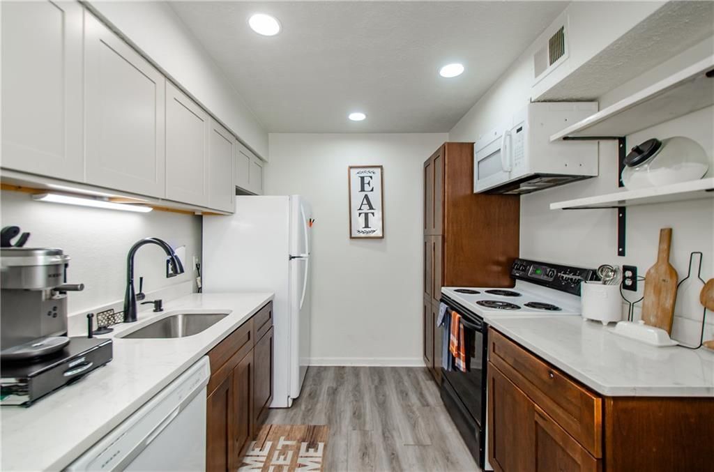 Building Photo - 5157 Roswell Rd