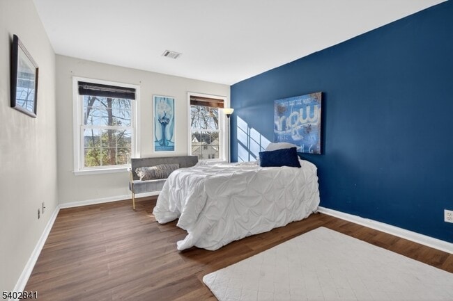 Building Photo - 11 Evergreen Dr