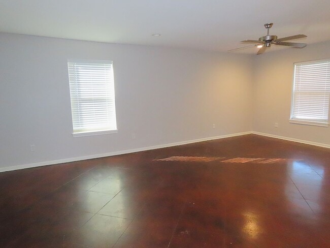 Building Photo - Updated 2 Bedroom, 1 Bath Duplex in Whiteh...