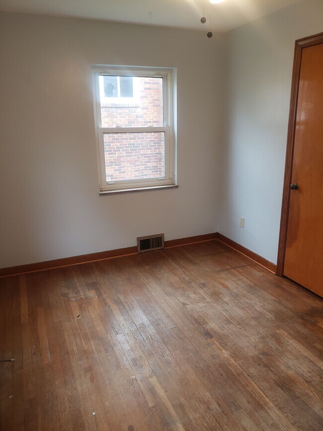 Building Photo - 215 Cheston St