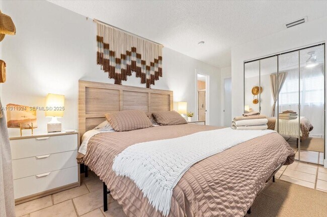 Building Photo - 2650 Scott St