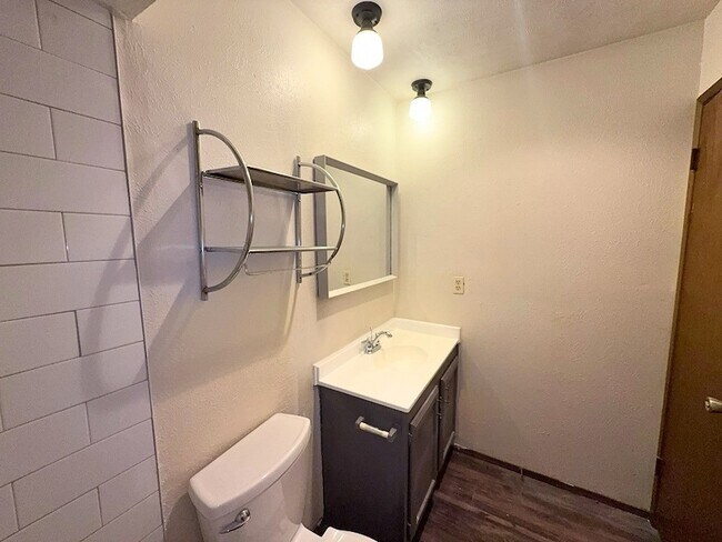 Building Photo - 1233 Steinburg Ln