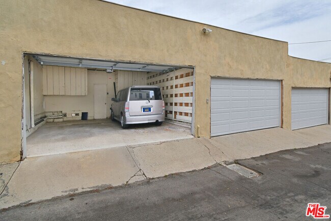 Building Photo - 1032 19th St